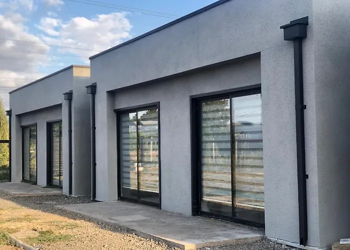 Departamento Los Canelos, A Metros De Avenida Las Industrias- Incluye, Netflix Directv Aire Acondicionado, Internet